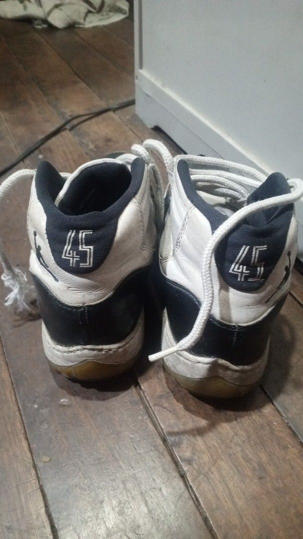 Air Jordan 11 Retro Concord (Category: Sneakers) located in Manila. Submitted by jowmel (Listing ID 1426069013, Image 3). Description: 2nd hand Jordan concord.