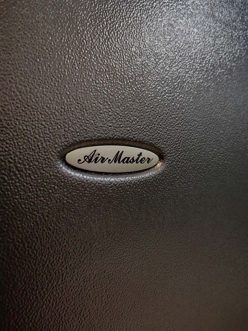Air Master Large Luggage with Key (Category: Luggage) located in Manila. Submitted by jzjapansurplus (Listing ID 1426179606, Image 3). Description: Brand: Air Master 🇯🇵 Original From Japan ✅ 💯 Legit Brand ✅ Large Check luggage ✅ H27" xW18.5" x D10.5 Inches ✅ Heavy Duty Guaranteed ✅ 360° Wheels All smooth ✅ Telescopic Aluminum Handle ✅ Shock Resistant ✅ Multi Functional Interior. ✅ Triple Lock with Key and passcode.