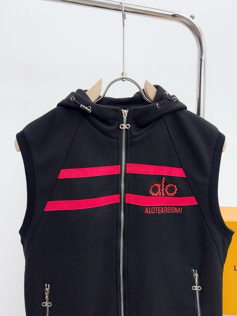 Alo men's hooded vest jacket (Category: Coats, Jackets and Outerwear) located in Pasay City. Submitted by maksybouze24304 (Listing ID 1426076152, Image 3). Description: .