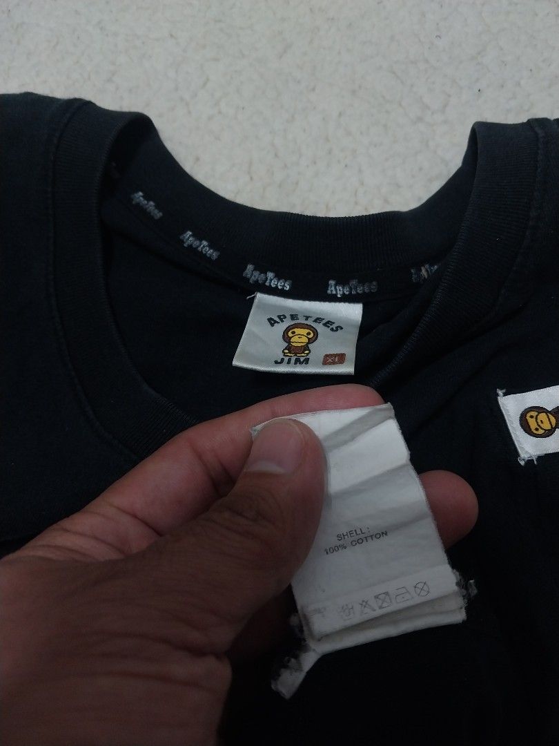 Ape Tees Jim T-shirt (Category: Tshirts & Polo Shirts ) located in Malaybalay. Submitted by markdaumar08466 (Listing ID 1426172060, Image 2). Description: Black Ape Tees Jim T-shirt. Features a graphic of a bear with the words "PETEES JIM" printed on the front. The shirt has a small Ape Tees logo on the sleeve and the neck. The tag shows the brand name and the size..