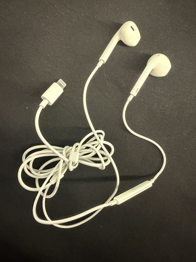 Apple wired earphone 65714655317634110