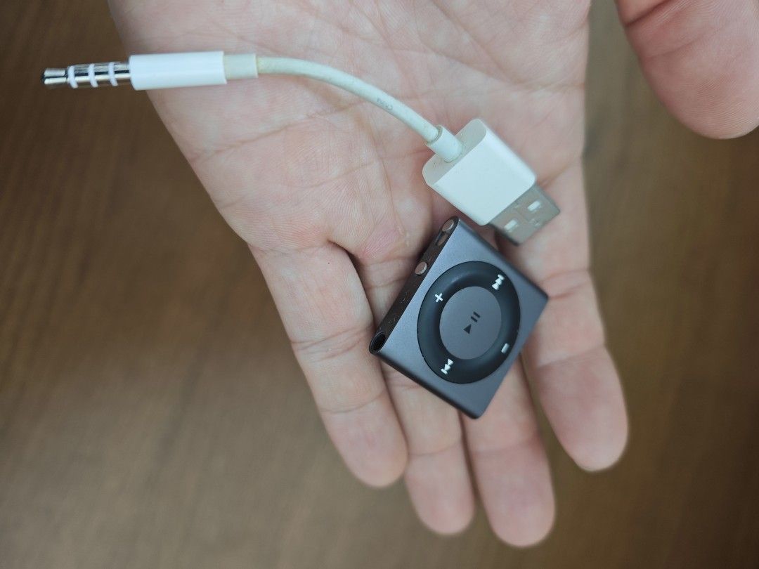 Apple iPod Shuffle (2nd Generation)65705987100931110