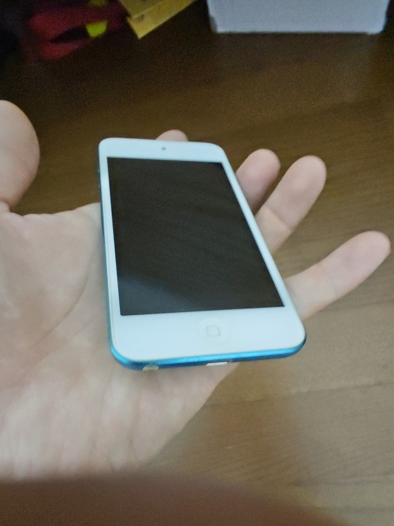 Apple iPod Touch 5th Generation - Blue65706031715331111