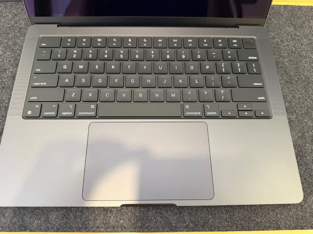 Apple MacBook Pro 14-inch (M3 Pro)405919075895224321