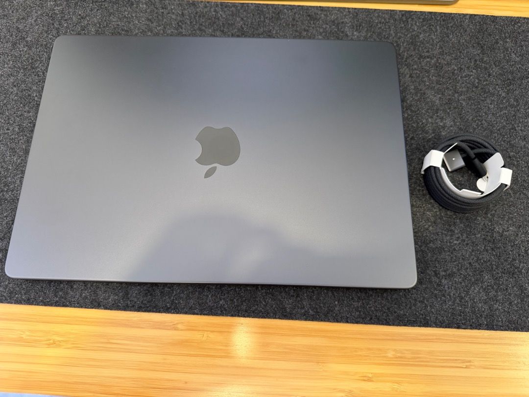 Apple MacBook Pro 14-inch (M3 Pro)405919075895224320