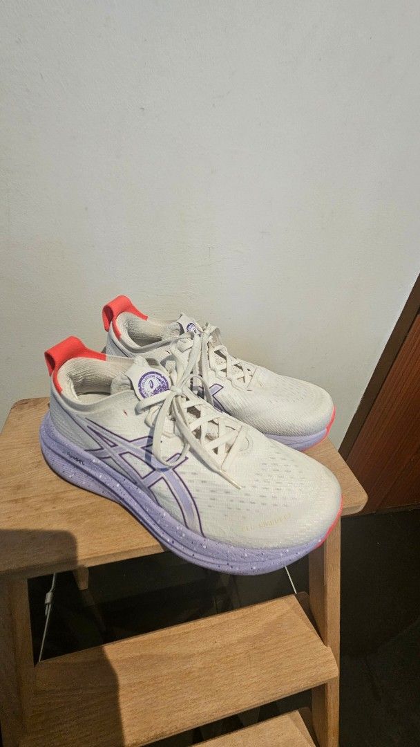 ASICS Gel-Cumulus 23 Running Shoes - Size 40 (Category: Sneakers) located in Singapore. Submitted by jimmy.page (Listing ID 1426020048, Image 2). Description: only has a mileage of an hour or so indoor on a treadmill thus the immaculate sole condition, bought wrong size for my partner and since have another pair. size women's UK6.5 Details The GEL-NIMBUS™ 27 TOKYO shoe's soft cushioning properties help you feel like you're landing on clouds. This