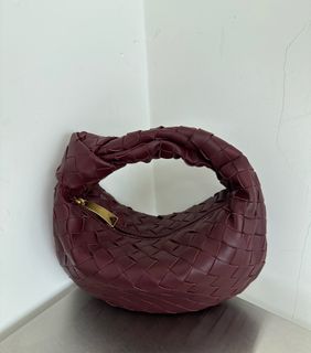 (Category: ) located in . Submitted by luxcloset.shop (Listing ID 1426140676, Image 1). Description: .