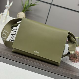 (Category: ) located in . Submitted by luxcloset.shop (Listing ID 1426166699, Image 1). Description: .