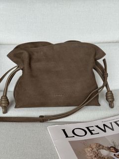 (Category: ) located in . Submitted by luxcloset.shop (Listing ID 1426172376, Image 1). Description: .