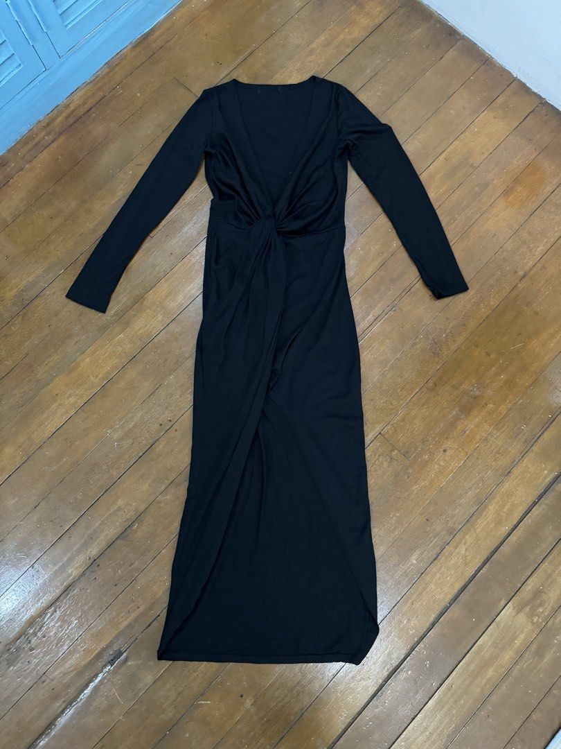 Black Long Sleeve Maxi Dress (Category: Dresses) located in Quezon City. Submitted by keoff (Listing ID 1426018775, Image 2). Description: .