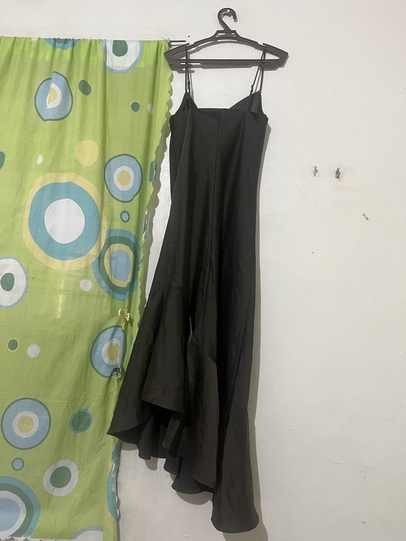 Black Slip Dress with Ruffle Hem (Category: Dresses) located in Marikina City. Submitted by onzoey (Listing ID 1426091957, Image 3). Description: .