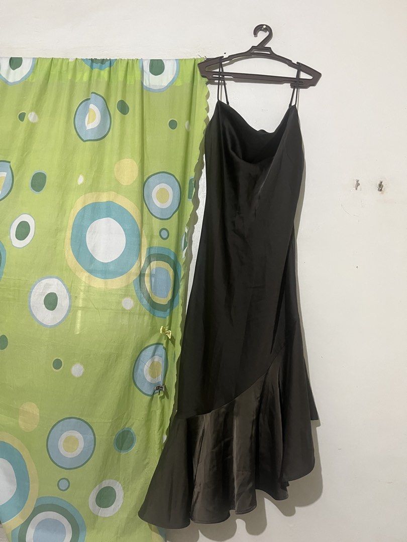 Black Slip Dress with Ruffle Hem (Category: Dresses) located in Marikina City. Submitted by onzoey (Listing ID 1426091957, Image 1). Description: .