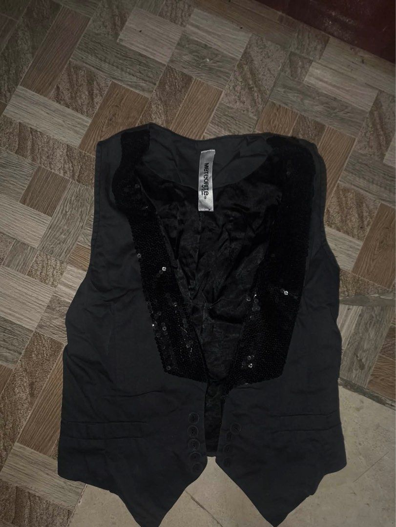 Black Vest with back tie (Category: Sleeveless) located in Manila. Submitted by stro3rr1 (Listing ID 1426166423, Image 1). Description: 🌃 Black Vest with Back Tie -sequined -Xs/M 🌃J&T/Lalamove/pick up 🌃Gcash/pick up 🌃 Tondo Manila .