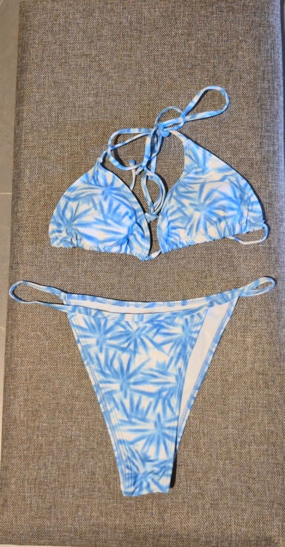 Blue Floral Bikini Set with Cover Up (Category: Bikinis & Swimsuits) located in San Mateo. Submitted by jel_alex (Listing ID 1426081612, Image 2). Description: Bikini set features a blue and white floral pattern. It includes a halter-neck top and a matching bottom. A long-sleeved cover-up with the same pattern is also included. The cover-up has a wrap design. Perfect for beach days or poolside lounging. used once only. .