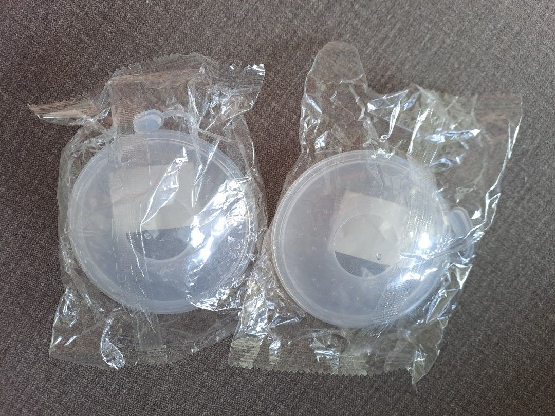 Breast Shells (Category: Breastfeeding & Bottle Feeding) located in Singapore. Submitted by liacueee (Listing ID 1426071739, Image 1). Description: New breast shells. Perfect for collecting breast milk or protecting sore nipples. Selling as I no longer need them..
