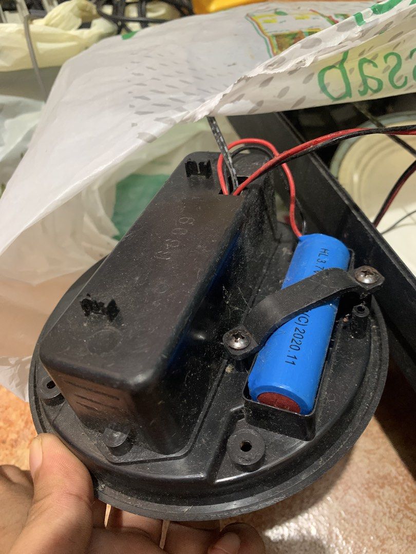Broken speaker for parts only (Category: Soundbars, Speakers & Amplifiers) located in San Juan, La Union. Submitted by declutteringog7 (Listing ID 1426134509, Image 3). Description: 100 last price Broken speaker himiso.