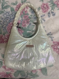 (Category: ) located in . Submitted by chloriswardrobe (Listing ID 1426145117, Image 1). Description: .