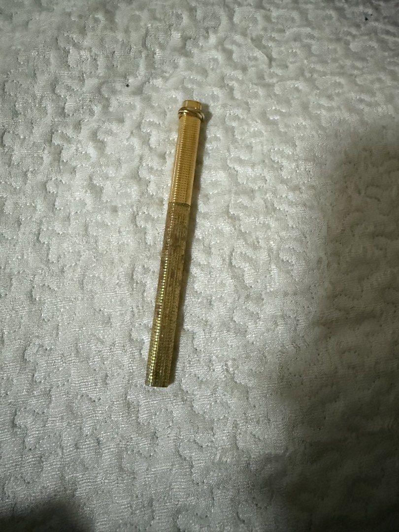 Cartier Must de Vendome Ballpoint Pen (Category: Luxury Accessories) located in Makati City. Submitted by mayiegc (Listing ID 1426119162, Image 1). Description: 100% original vintage cartier ballpen.