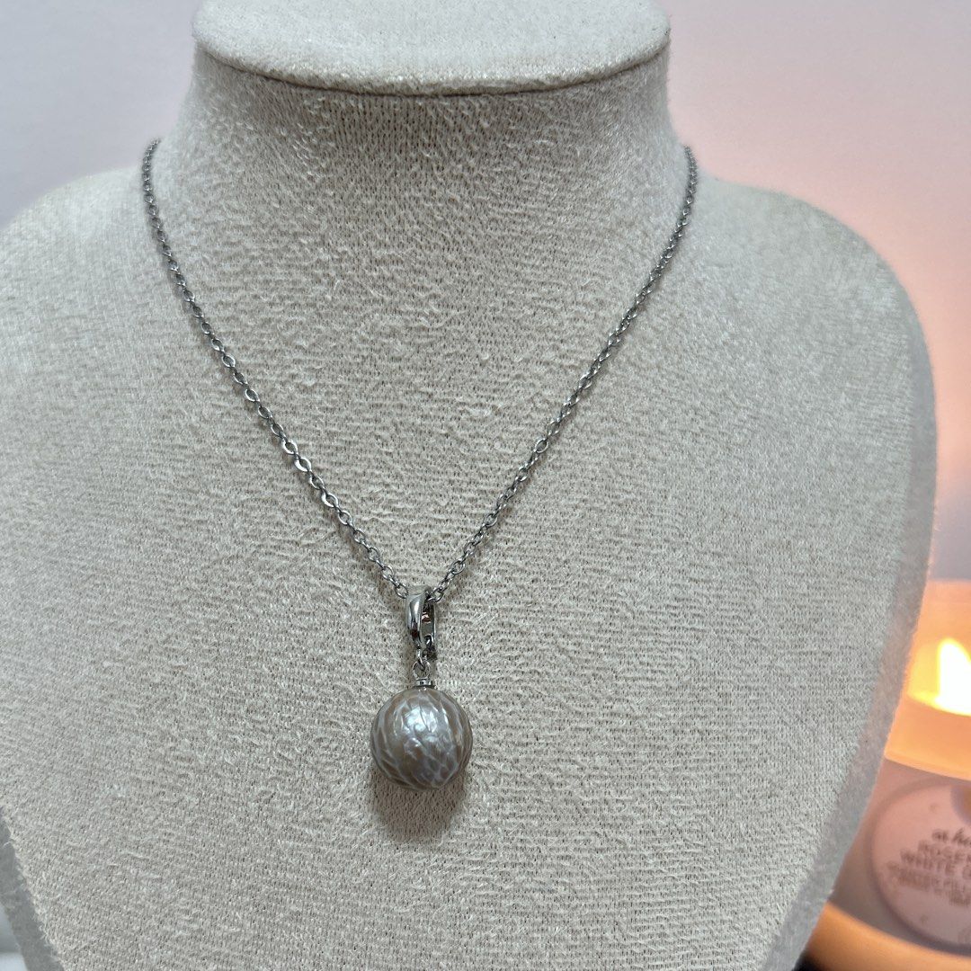 Carved Dragon scale pearl Pendant (Category: Necklaces) located in Lipa City. Submitted by avenueusco_ph (Listing ID 1426147530, Image 1). Description: -hand carved pearl pendant -silver color -12mm -sea pearl.
