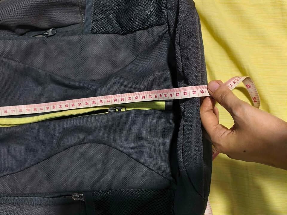 Case Logic Ibira Backpack (Category: Backpacks) located in Cebu City. Submitted by jacsitems (Listing ID 1426090868, Image 3). Description: Case Logic Ibira Backpack 15.6" Laptop gray/green .