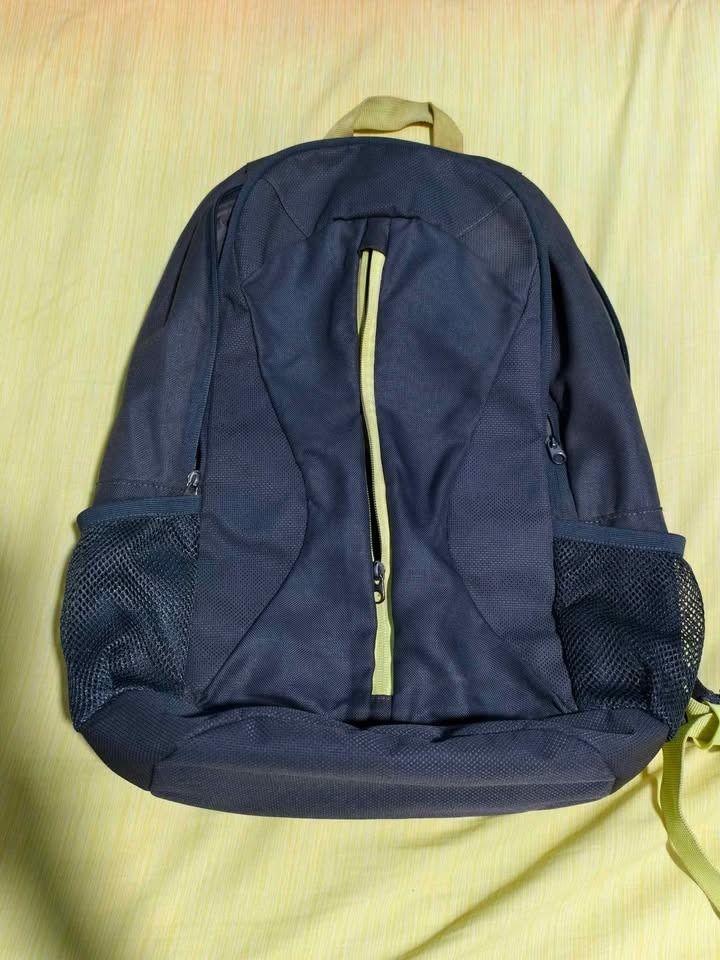 Case Logic Ibira Backpack (Category: Backpacks) located in Cebu City. Submitted by jacsitems (Listing ID 1426090868, Image 1). Description: Case Logic Ibira Backpack 15.6" Laptop gray/green .