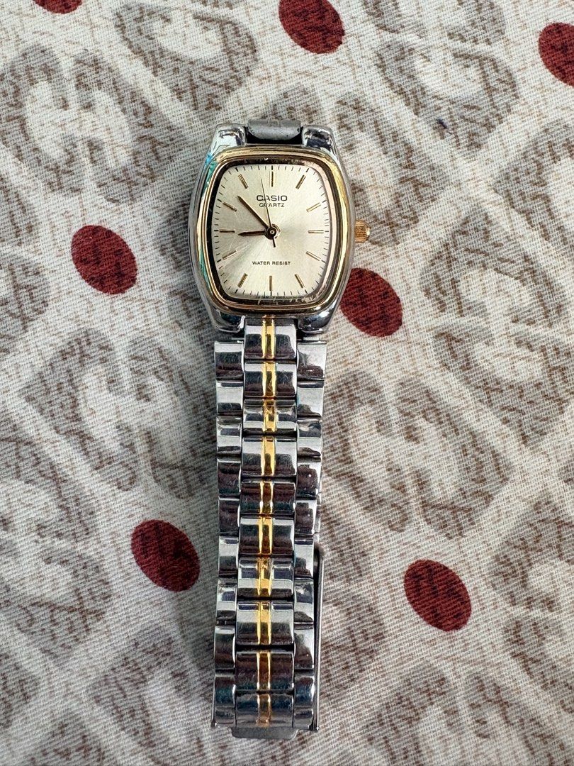 Casio watch (Category: Women's Watches) located in Cebu City. Submitted by narssandra (Listing ID 1426010811, Image 2). Description: - used during my hospital duties back in 3rd & 4th year -was adjusted but comes with the watch extenders .
