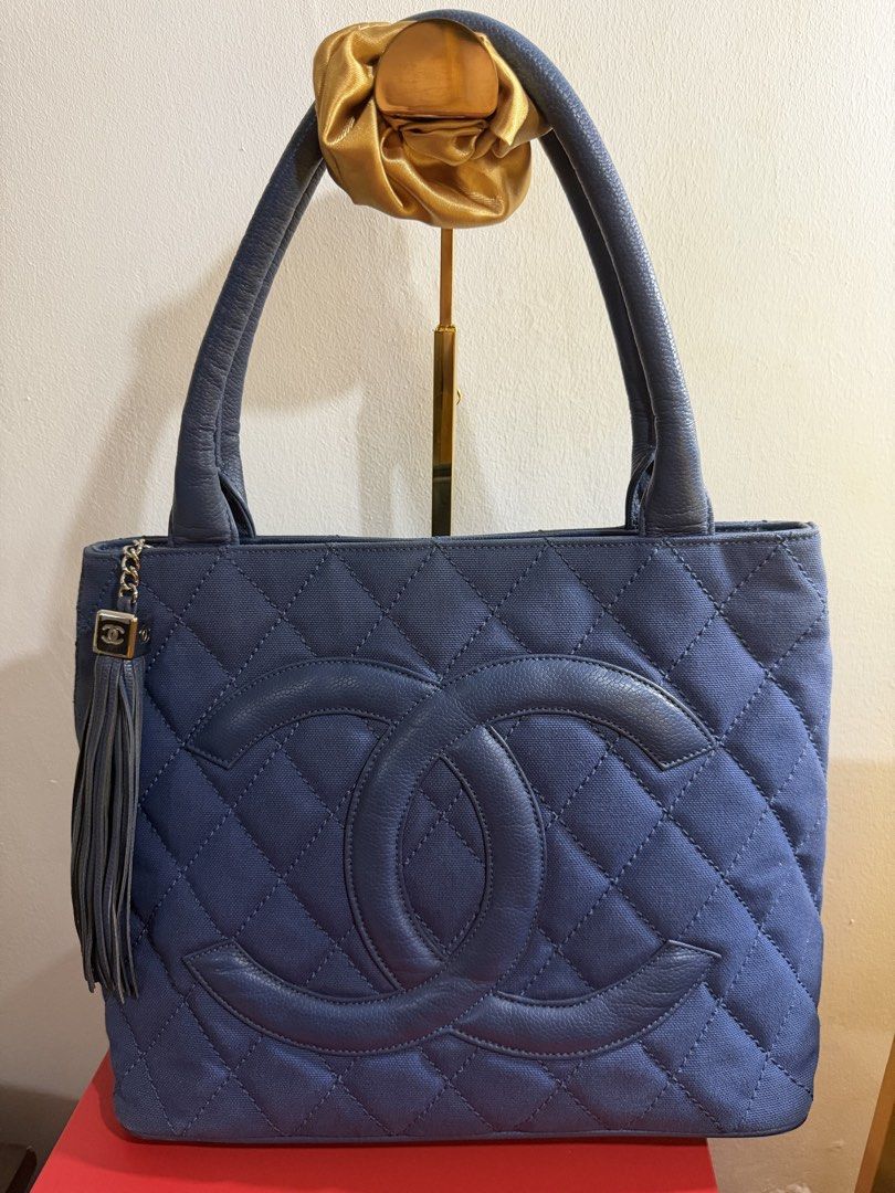 Chanel Quilted Tote Bag (Category: Luxury Bags & Wallets) located in Pasig City. Submitted by celluc (Listing ID 1426102068, Image 1). Description: .