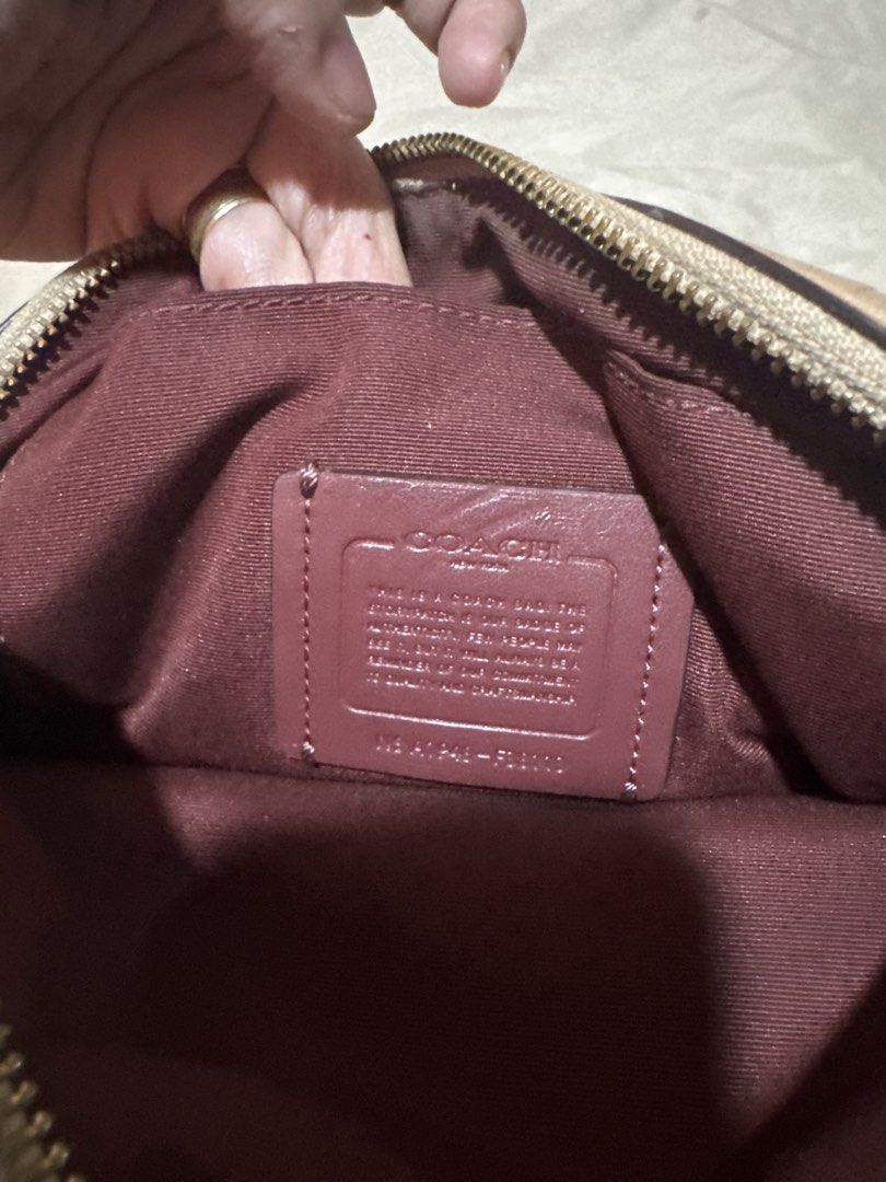 Coach Ivie Crossbody Bag (Category: Luxury Bags & Wallets) located in San Pablo. Submitted by ShopbyLiz (Listing ID 1426099383, Image 3). Description: Authentic coach Made in vietnam Has Signs of use Needs cleaning Pls refer to last 3photos for flaw Selling low due to the flaws No more hangtag .