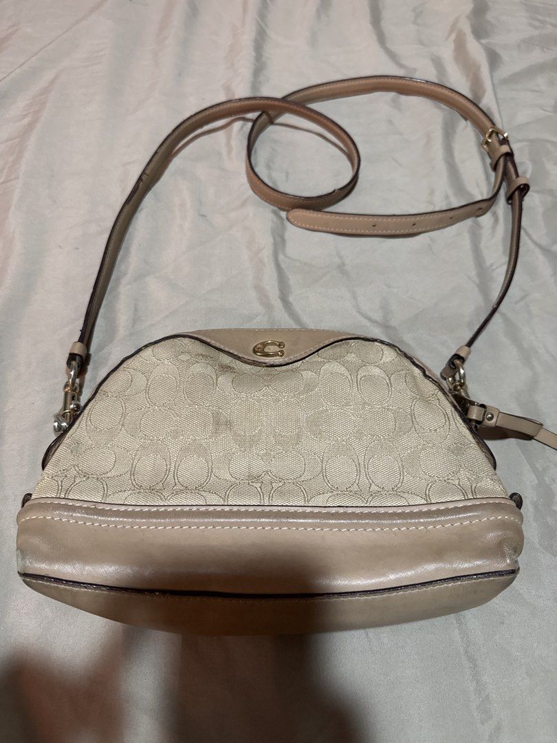 Coach Ivie Crossbody Bag (Category: Luxury Bags & Wallets) located in San Pablo. Submitted by ShopbyLiz (Listing ID 1426099383, Image 1). Description: Authentic coach Made in vietnam Has Signs of use Needs cleaning Pls refer to last 3photos for flaw Selling low due to the flaws No more hangtag .