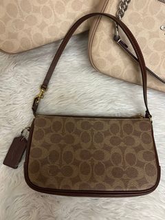 (Category: ) located in . Submitted by ellastore (Listing ID 1426030761, Image 1). Description: .