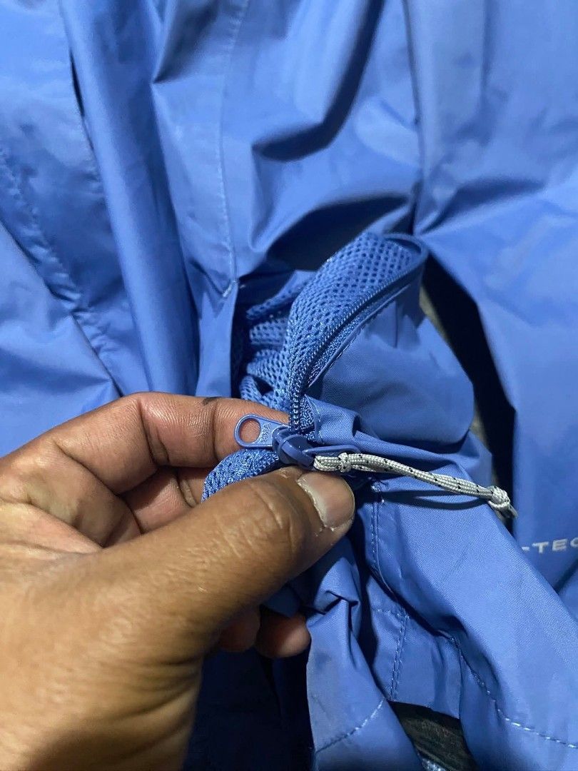 Columbia rainjacket (Category: Coats, Jackets and Outerwear) located in Quezon City. Submitted by johnerrol15 (Listing ID 1426179309, Image 3). Description: Baka para sayo to Rain Jacket Womens No issue Like New Php : 1,200.