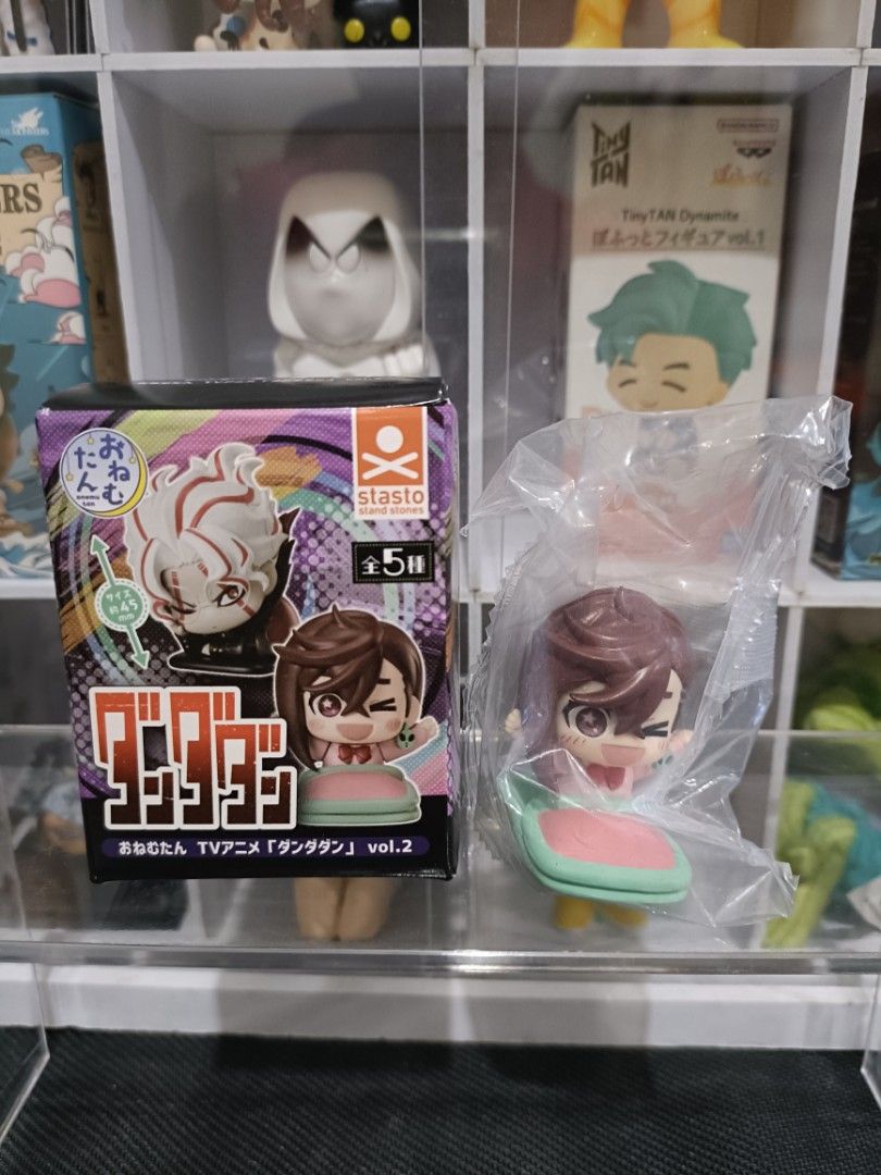 Dandadan Vol. 2 Figure Momo (Category: Designer & Blind Box Toys) located in Antipolo. Submitted by johnwenk (Listing ID 1426156207, Image 1). Description: Collectible Dandadan Vol. 2 figure. Includes a figure still in its original packaging and a box. The figure features a character with brown hair and a chair. The box shows the character with white hair. A great addition for any Dandadan fan..
