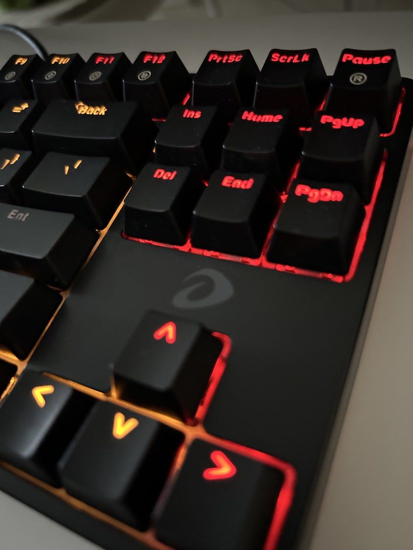 Dareu EK871 RGB Mechanical Keyboard (Category: Computer Keyboard) located in Pasig City. Submitted by pxcholo (Listing ID 1426022480, Image 2). Description: Daeru EK871 Wired Mechanical RGB TKL Keyboard No box.
