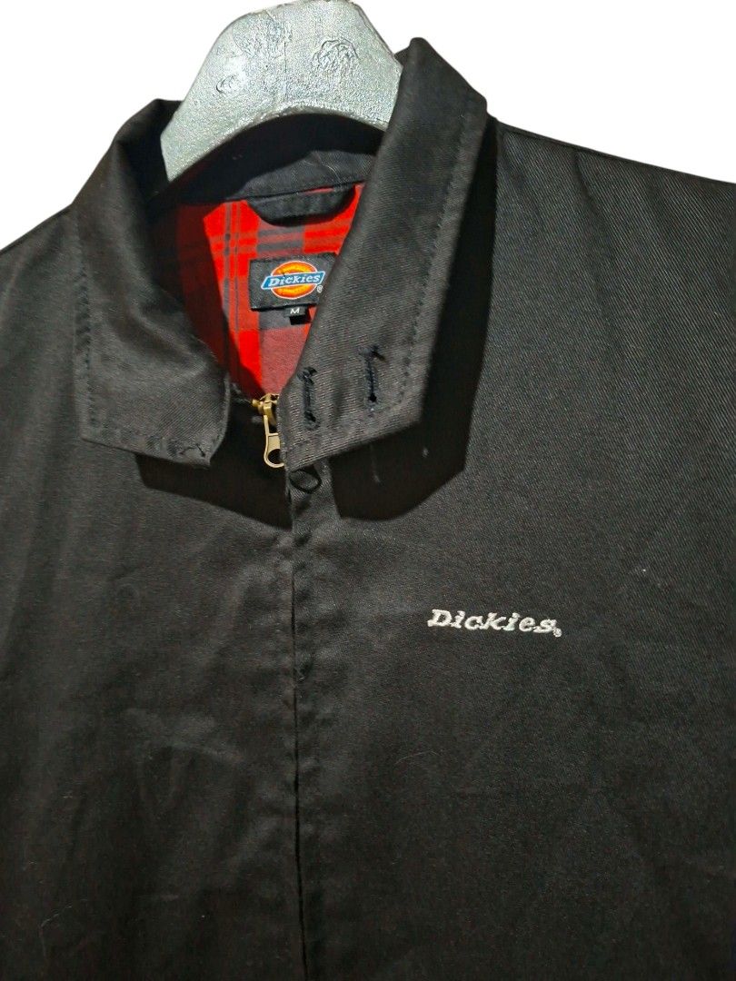 Dickies Black Jacket - Medium (Category: Coats, Jackets and Outerwear) located in Leyte. Submitted by jpsrvd19 (Listing ID 1426042895, Image 2). Description: Dickies Full Zip jacket Good Condition Medium DM.