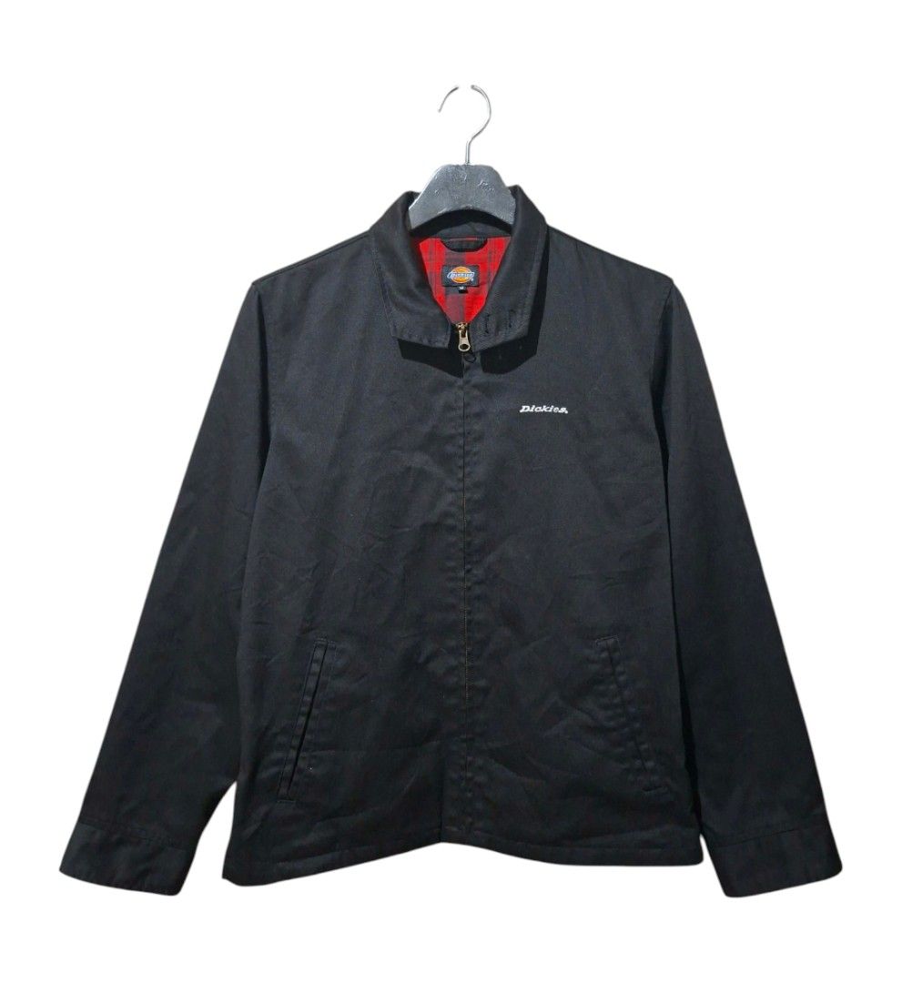 Dickies Black Jacket - Medium (Category: Coats, Jackets and Outerwear) located in Leyte. Submitted by jpsrvd19 (Listing ID 1426042895, Image 1). Description: Dickies Full Zip jacket Good Condition Medium DM.