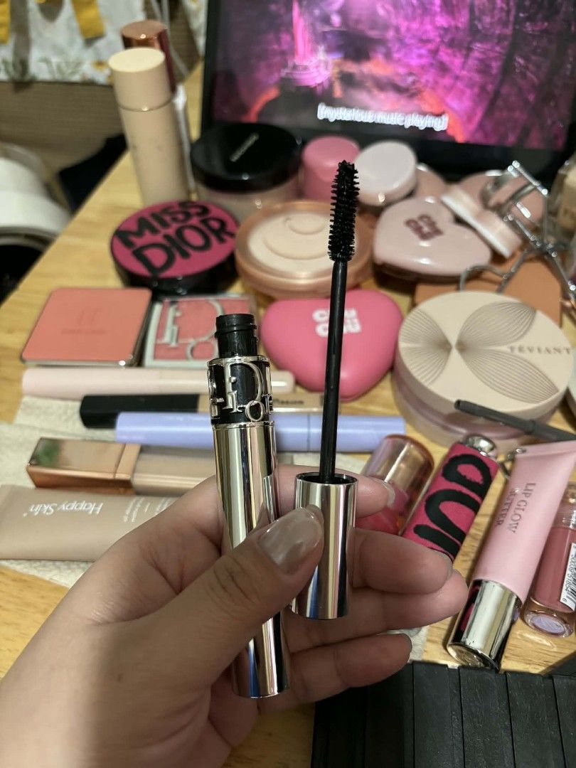 Dior Diorshow Mascara 090 (Category: Makeup) located in Taguig. Submitted by yourfashionfanatic (Listing ID 1426142751, Image 3). Description: Dior Diorshow Iconic Overcurl Mascara – 090 Black • 100% authentic • Used twice only the formula simply didn’t work for me A cult-favorite mascara known for its elegant curl and dramatic volume. Perfect chance to own a luxury beauty staple for less..