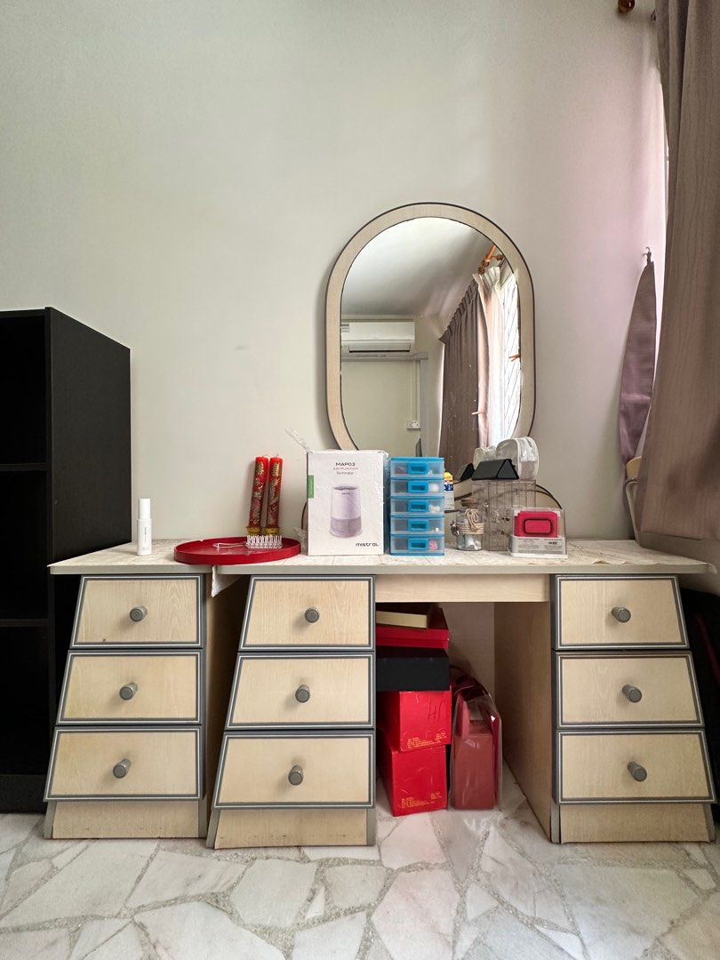 Dressing Table With Mirror, Furniture & Home Living, Furniture, Tables ...