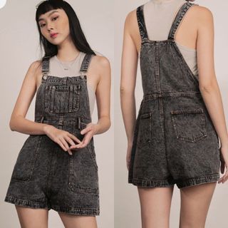 (Category: ) located in . Submitted by shopresalecloset (Listing ID 1426070076, Image 1). Description: .