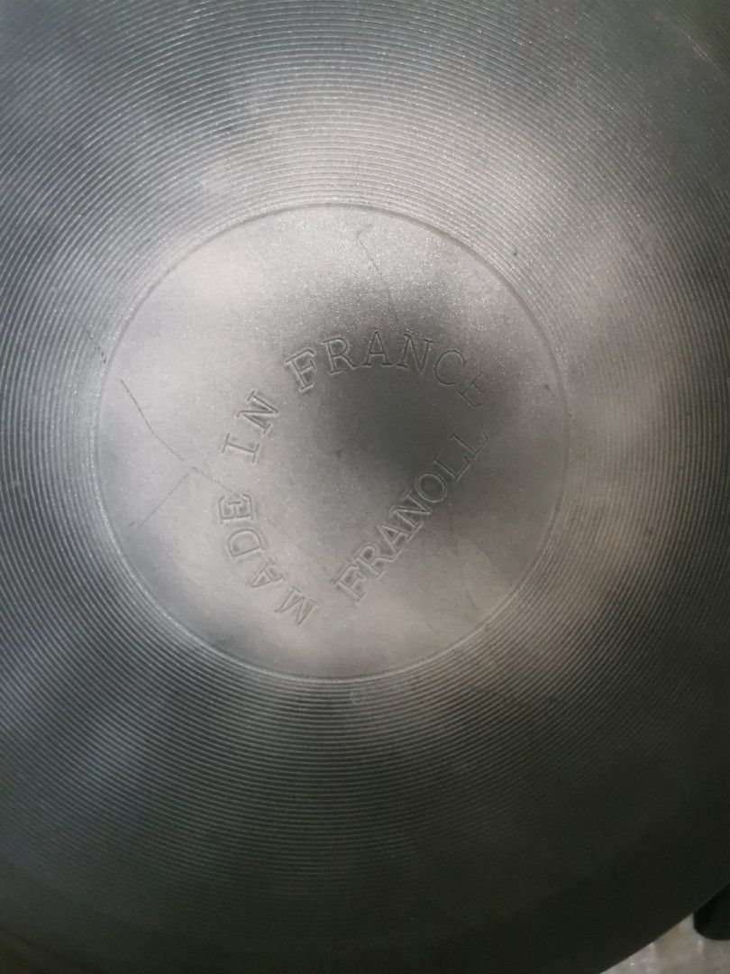 Franoli Non-Stick Wok (Category: Cookware & Accessories) located in Balakong. Submitted by maxlimweichun (Listing ID 1426022073, Image 3). Description: made in france.