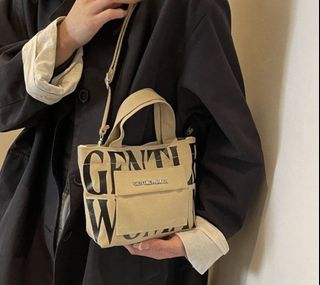 (Category: ) located in . Submitted by chic.collector (Listing ID 1426139736, Image 1). Description: .