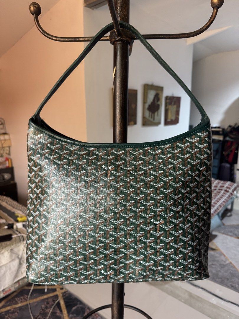 Goyard Green Shoulder Bag (Category: Shoulder Bags) located in Rizal. Submitted by micburns (Listing ID 1426063262, Image 1). Description: .