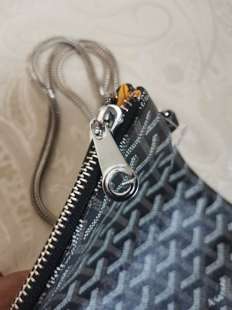 Goyard Senat Pouch Bag (Category: Luxury Bags & Wallets) located in Pagsanjan. Submitted by japan.streetwear.to.ph (Listing ID 1426180555, Image 2). Description: Goyard Senat Pouch Bag w/ Sling Black White Width 11" x Length 8" 2800php plus shipping fee..