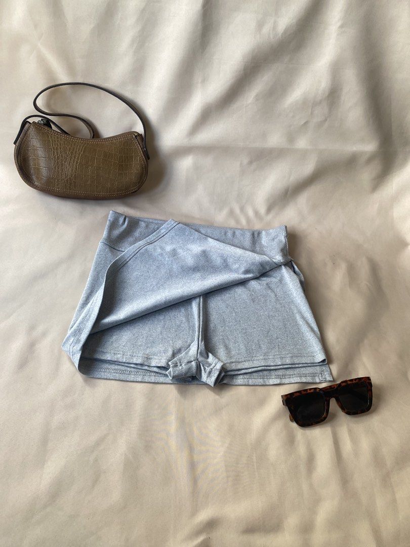 Grey Skort (Category: Skirts) located in Tarlac. Submitted by rieselects (Listing ID 1426042746, Image 3). Description: Golf/Tennis Skort Size (inches): Waist: 28 in (Stretchable) Length: 13 in ✨ Details: • Handpicked thrifted item • No major flaws unless stated 📍 Location: Tarlac, Philippines.
