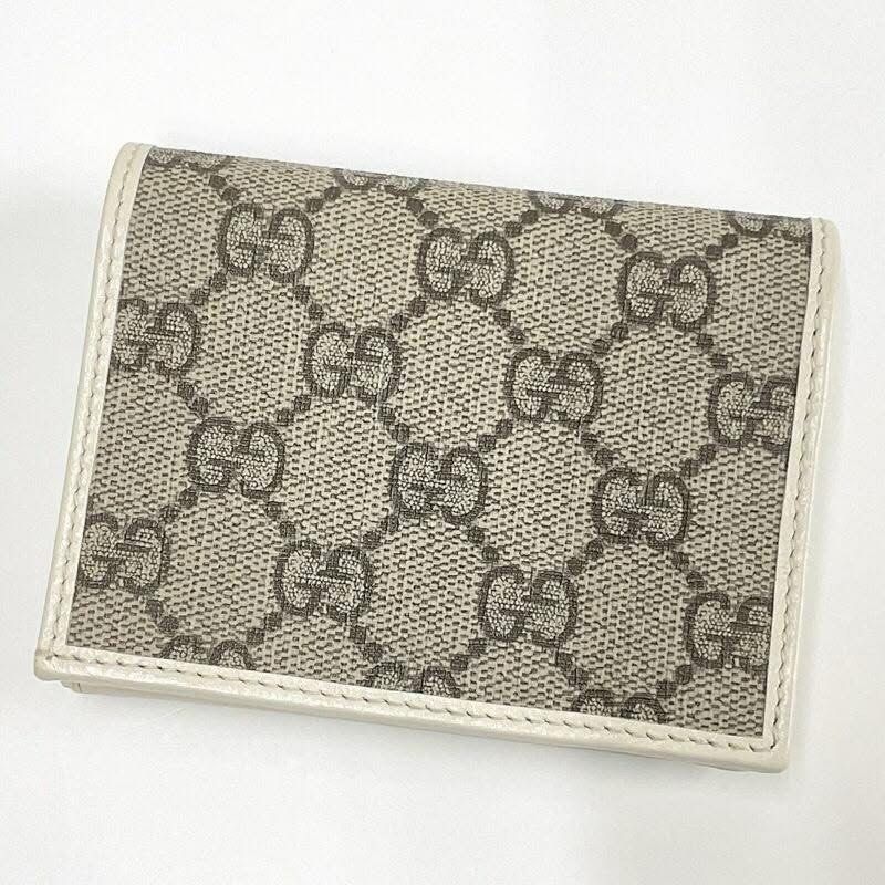 Gucci Horsebit 1955 Card Case Wallet (Category: Luxury Bags & Wallets) located in Imus. Submitted by yoruu23 (Listing ID 1426143028, Image 2). Description: Gucci Compact Wallet Original! For only 31,400 For those who interested please message me here or contact at 09911775094 For Delivery: Via lalamove, JNT or LBC (Buyer’s shoulder) .