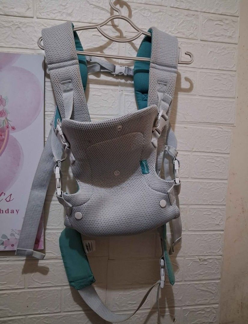 Infantino Baby Carrier (Category: Carriers & Slings) located in Manila. Submitted by mrm4u (Listing ID 1426098563, Image 1). Description: Infantino Flip 4-in-1 Light & Airy Convertible Carrier RFS: malaki na si baby, di na nagagamit.