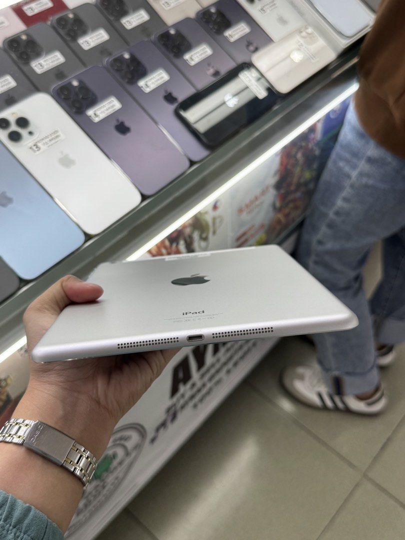 IPAD AIR 1 64GB CELLULAR NO ISSUE (Category: iPad) located in San Juan City. Submitted by aynaagadgets (Listing ID 1426139568, Image 3). Description: MARCH 2026 STALL #: XB-07 FOR SALE | TRADE / SWAP PASS SA MGA SCAMMERS / THIRD PARTY (RFS: Buy and Sell) IPAD AIR 1 64GB CELLULAR ⬇️DETAILS⬇️ •64 GB (Other storage is also available) •Silver (Other color is also available but price may vary) •NTC Variant •95% Smooth •Truetone Working •No Hidden Issu