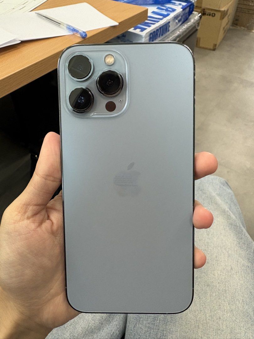 IPHONE 13 PRO MAX 128 GB SIERRA BLUE (Category: iPhone 13 Series) located in Manila. Submitted by xtvtsh (Listing ID 1426015054, Image 1). Description: Got this brand new for PHP 60k - Lady Owned - Minor Scratches - Do dents/cracks - Camera working properly - With cord Issue: 79% original battery - just replace with new one .