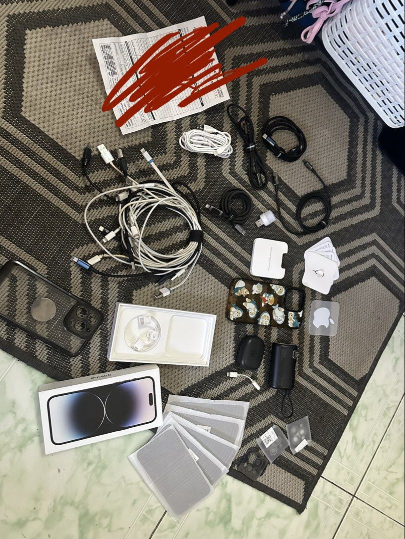 iPhone 14 Pro Max black 256gb (Category: iPhone 14 Series) located in Binan City. Submitted by betchayboutique (Listing ID 1426006462, Image 1). Description: Good morning everyone. PM if interested. Last price is posted. Location: Southwoods Binan Laguna. Payment via GCASH. RFS: Bought a new phone. iPhone 14 Pro Max Black 256gb. Openline. Never Repaired/ first owner. No hidden issue. Test all you want. Battery 78%. Very minimal scratches (barely 