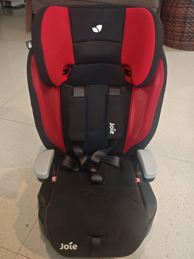 Joie Car Seat (Category: Car Seats) located in Cavite. Submitted by justforthrift (Listing ID 1426098745, Image 1). Description: Ensure your child's safety and comfort on every journey with the Joie Elevate car seat. This award-winning seat provides adaptable protection with innovative features designed to keep your little one secure and cozy for years to come. KEY FEATURES ● Two Seats in One: Offers flexibility with both a 5-point harness mode (