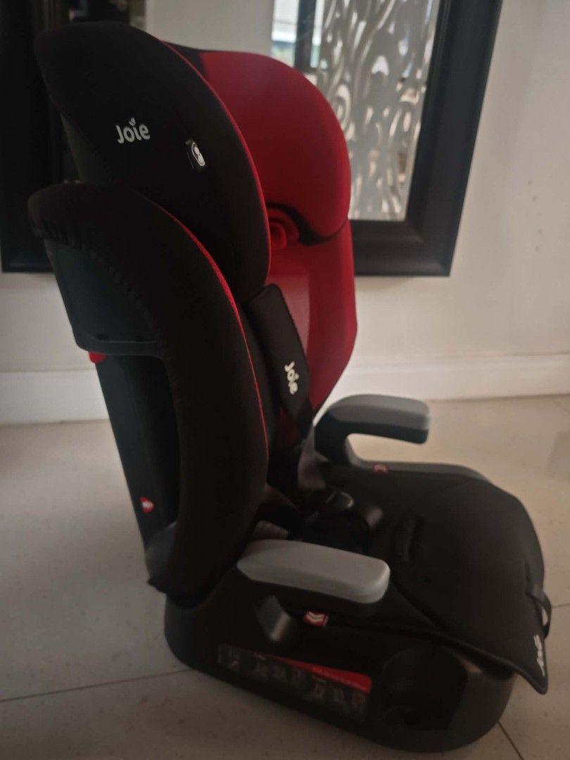 Joie Car Seat (Category: Car Seats) located in Cavite. Submitted by justforthrift (Listing ID 1426098745, Image 2). Description: Ensure your child's safety and comfort on every journey with the Joie Elevate car seat. This award-winning seat provides adaptable protection with innovative features designed to keep your little one secure and cozy for years to come. KEY FEATURES ● Two Seats in One: Offers flexibility with both a 5-point harness mode (